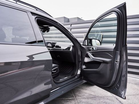 Used 2026 BMW X7 M60i image 24