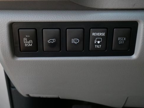 Used 2012 Toyota Sequoia Platinum AWD/4WD image 28