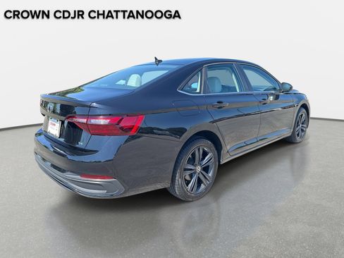 Used 2023 Volkswagen Jetta SE FWD image 5