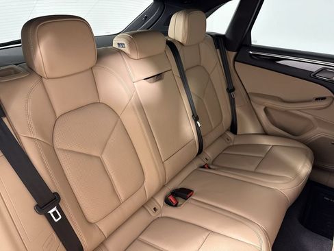 Certified 2026 Porsche Macan AWD/4WD image 23