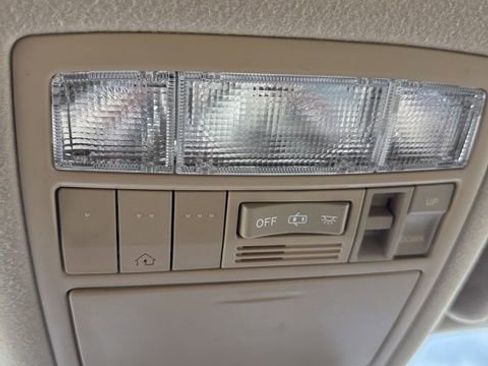 Used 2012 Toyota Venza Limited image 26