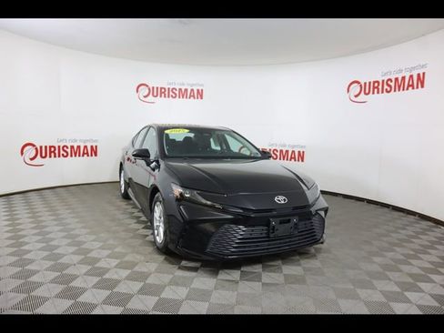 Used 2025 Toyota Camry LE image 17