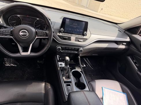 Used 2023 Nissan Altima 2.0 SR FWD image 9