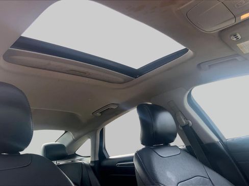 Used 2015 Ford Fusion SE w/ Equipment Group 202A FWD image 14