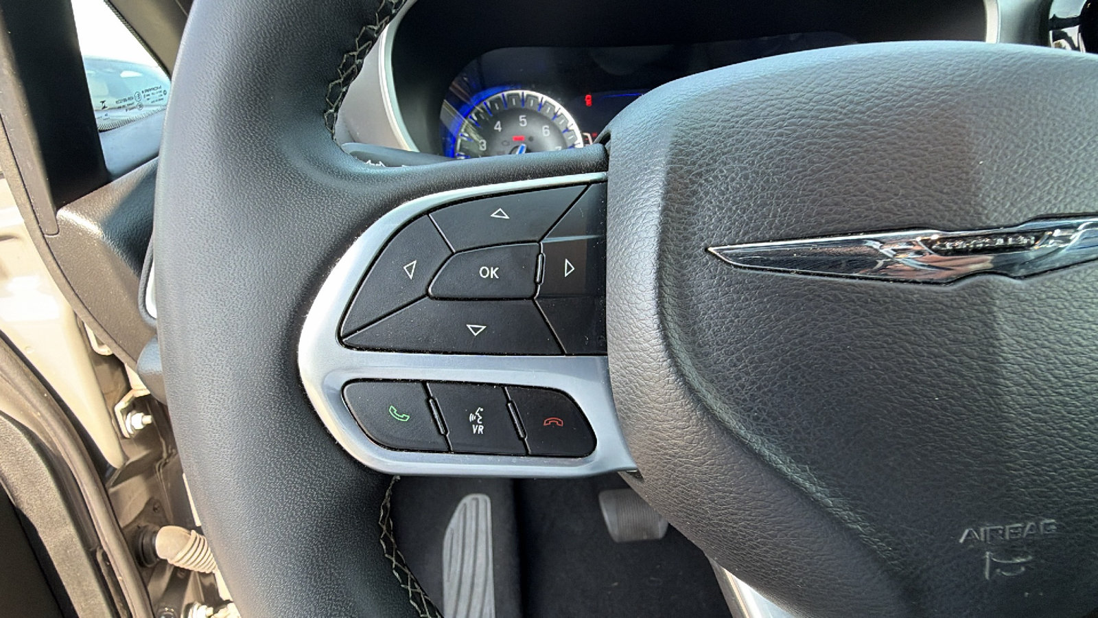 Used 2025 Chrysler Pacifica Select FWD image 27