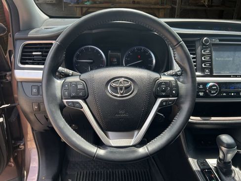 Used 2018 Toyota Highlander Limited FWD image 23
