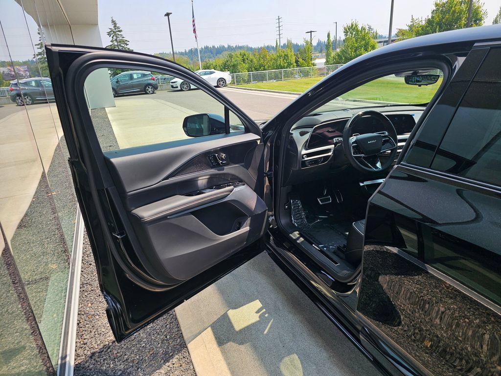 New 2026 Cadillac Lyriq V AWD/4WD image 18