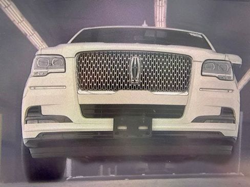 Used 2022 Lincoln Navigator Reserve AWD/4WD image 11