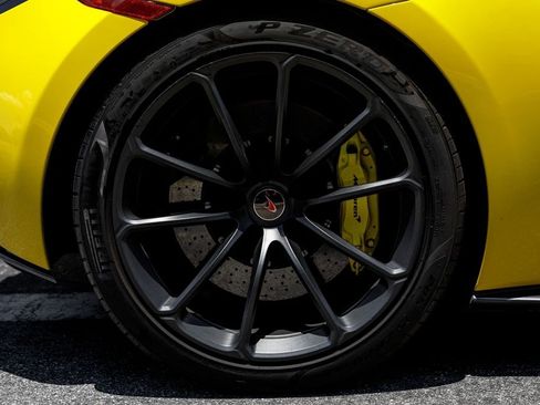 Used 2018 McLaren 570S Spider RWD image 9