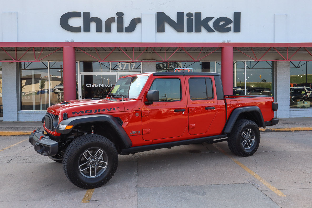 Used 2026 Jeep Gladiator Mojave AWD/4WD image 1