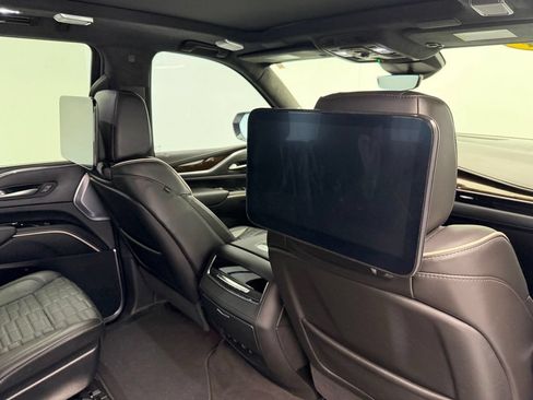 Used 2024 Cadillac Escalade Sport Platinum w/ LPO, ONYX Package AWD/4WD image 11