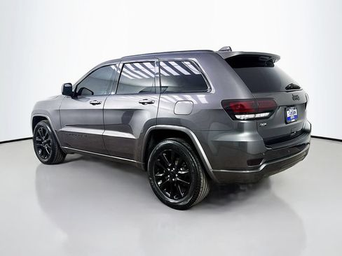 Used 2018 Jeep Grand Cherokee Altitude RWD image 5