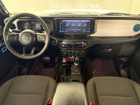 Used 2024 Jeep Wrangler Unlimited AWD/4WD image 37