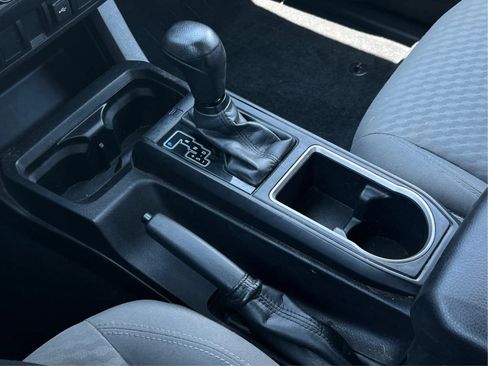 Used 2021 Toyota Tacoma SR AWD/4WD image 18