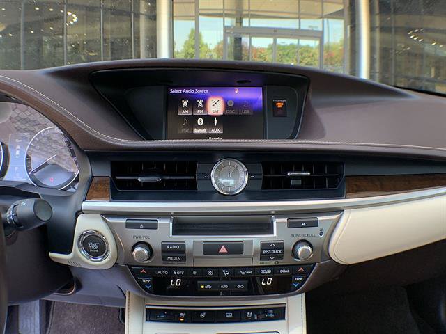 Used 2018 Lexus ES 350 w/ Luxury Package w/Wood Trim FWD image 16
