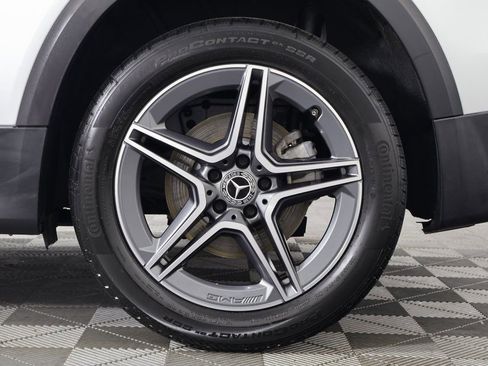 Used 2021 Mercedes-Benz GLB 250 w/ AMG Line image 16