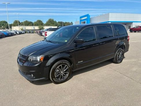 Used 2018 Dodge Grand Caravan SXT w/ Driver Convenience Group FWD image 2