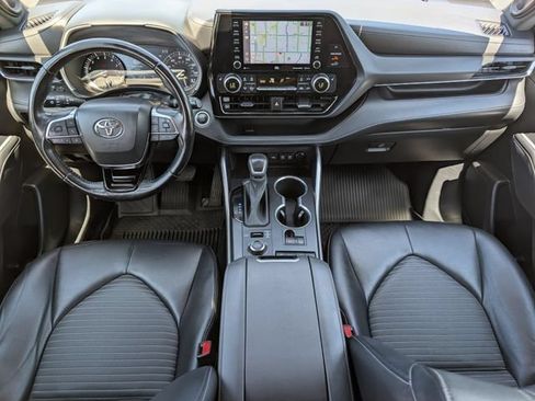 Used 2021 Toyota Highlander XSE AWD/4WD image 23
