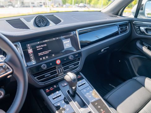 Certified 2026 Porsche Macan AWD/4WD image 15