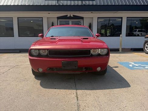 Used 2012 Dodge Challenger R/T RWD image 2