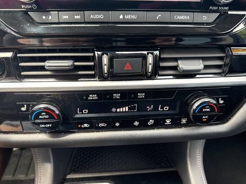 Used 2025 Nissan Pathfinder SV FWD image 29