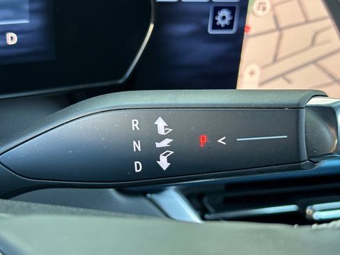 Used 2024 Chevrolet Equinox EV LT FWD image 29