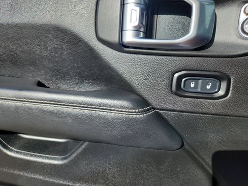 Used 2020 Jeep Gladiator Overland image 11