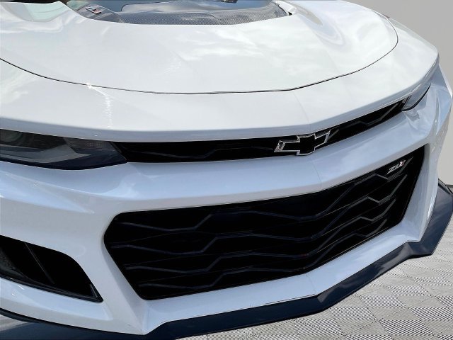Used 2018 Chevrolet Camaro ZL1 RWD image 30