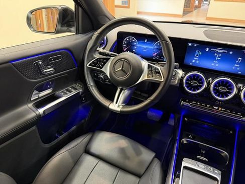 Used 2025 Mercedes-Benz GLB 250 image 9