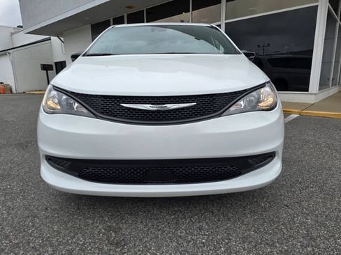 New 2027 Chrysler Pacifica LX FWD image 4