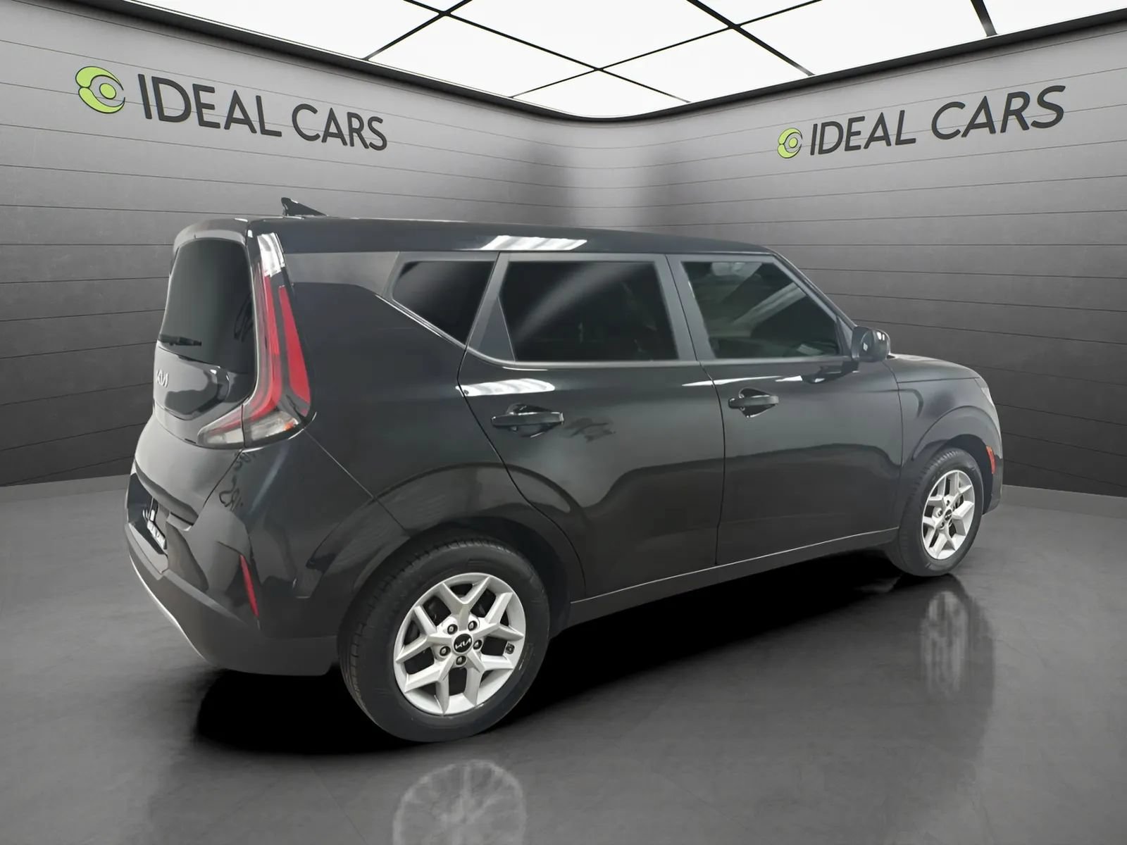 Used 2023 Kia Soul LX w/ LX Technology Package FWD image 5