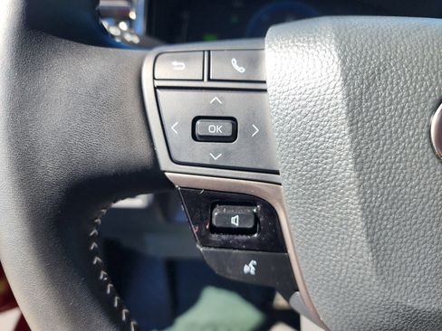 Used 2025 Toyota Camry SE image 27