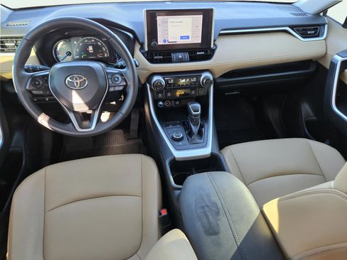 Used 2023 Toyota RAV4 XLE Premium image 18