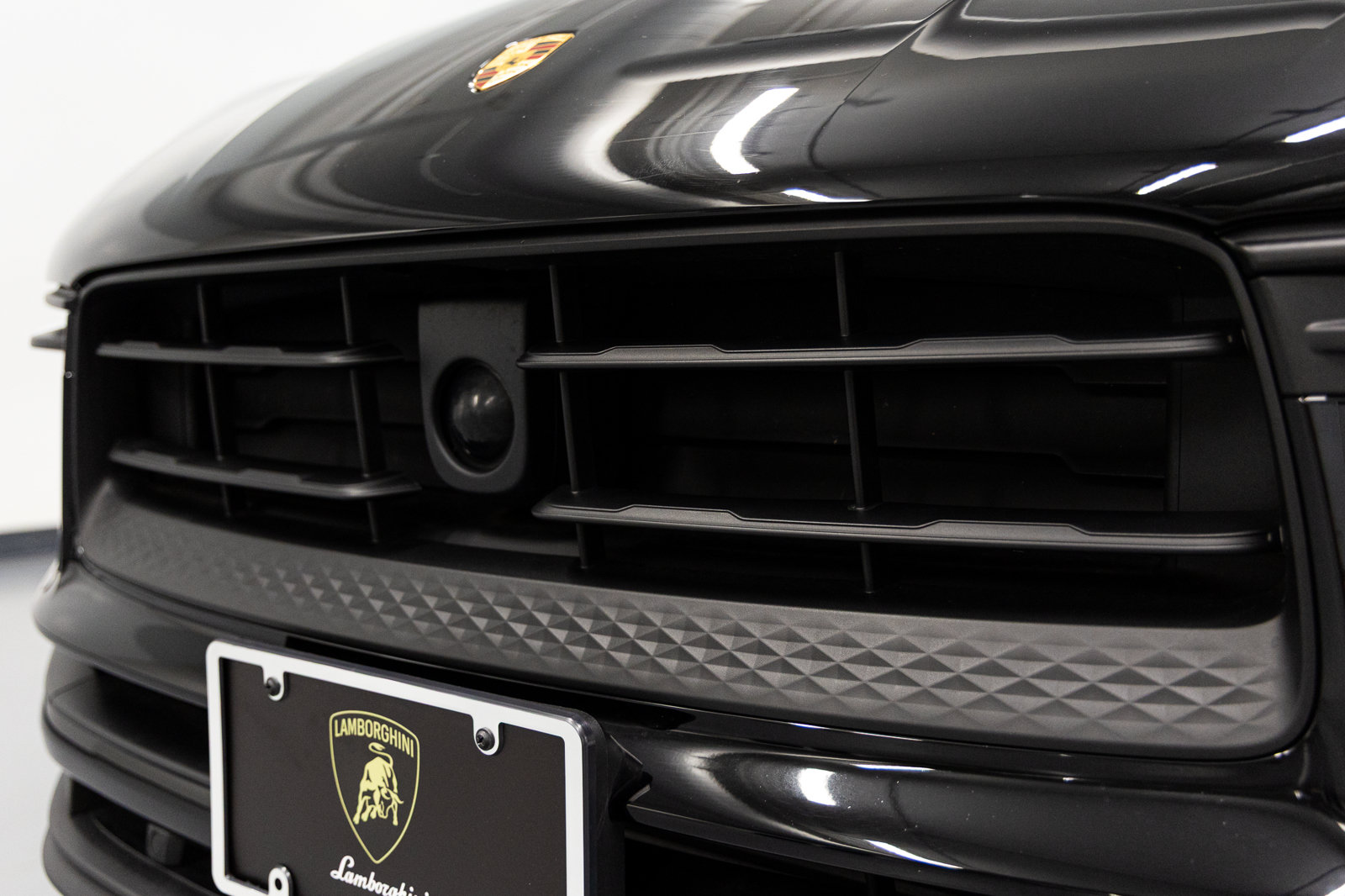 Used 2025 Porsche Macan AWD/4WD image 11