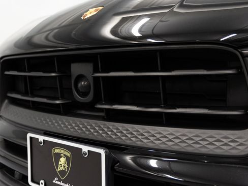 Used 2025 Porsche Macan AWD/4WD image 11