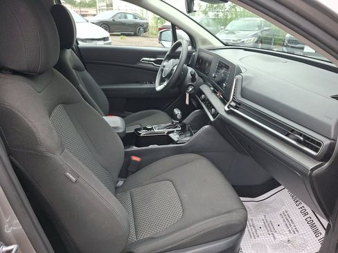 Used 2024 Kia Sportage LX FWD image 11