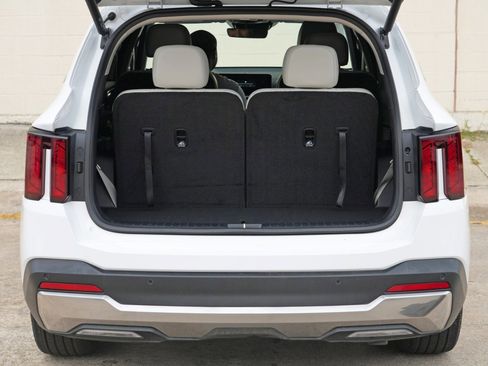 Used 2025 Kia Sorento EX w/ Panoramic Sunroof Package FWD image 9