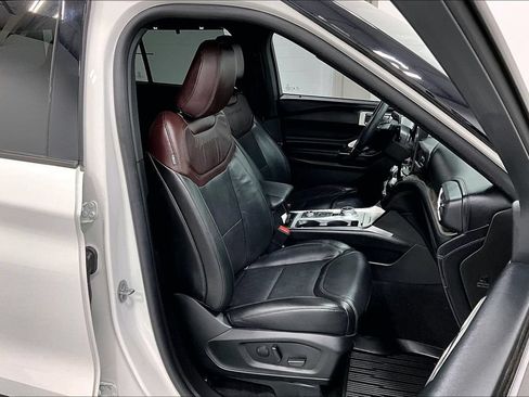 Used 2023 Ford Explorer Platinum w/ Technology Package AWD/4WD image 9