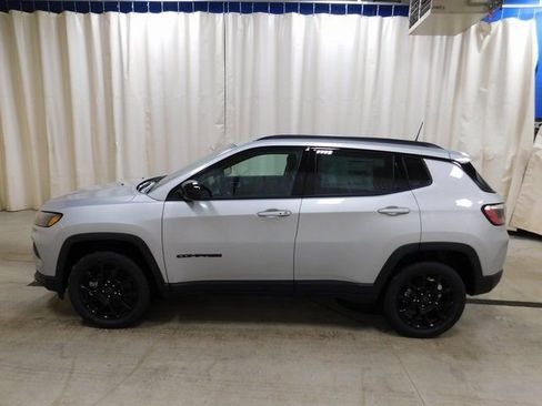 New 2026 Jeep Compass Latitude image 2