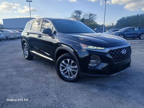 Used 2019 Hyundai Santa Fe SE image 1