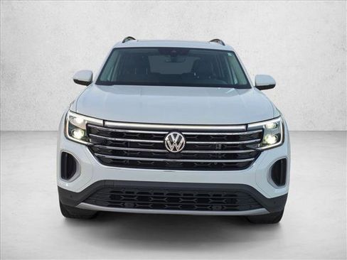 Used 2024 Volkswagen Atlas SE w/ Panoramic Sunroof Package FWD image 2