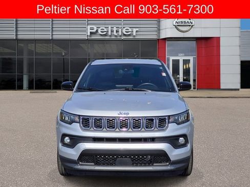 Used 2024 Jeep Compass Latitude AWD/4WD image 2