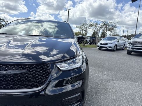 New 2026 Chrysler Pacifica Limited w/ S Appearance Package image 9