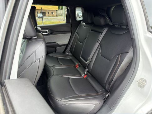 Used 2024 Jeep Compass Latitude AWD/4WD image 19