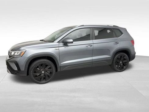 Certified 2023 Volkswagen Taos SE w/ Panoramic Sunroof Package AWD/4WD image 7