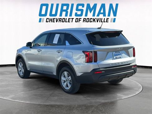 Used 2022 Kia Sorento LX image 4