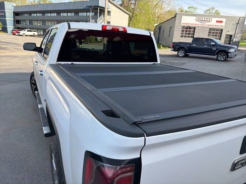Used 2017 GMC Sierra 1500 SLT w/ SLT Premium Package image 10