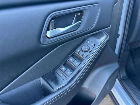 Used 2026 Nissan Rogue SV image 15