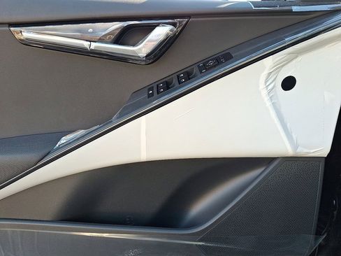 New 2025 Kia Niro EX w/ EX Cold Weather Package FWD image 8