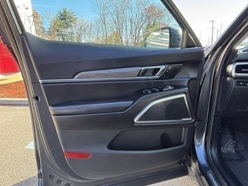 Used 2022 Kia Telluride SX w/ SX Prestige Package image 9